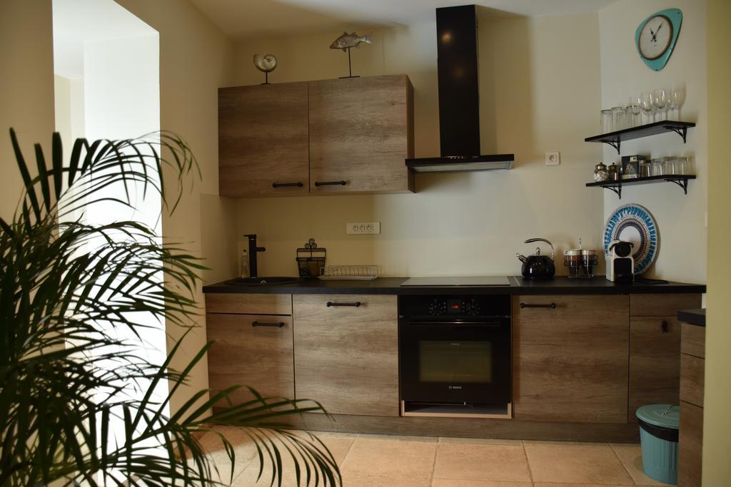 Sous Le Clocher Marseille Exterior photo