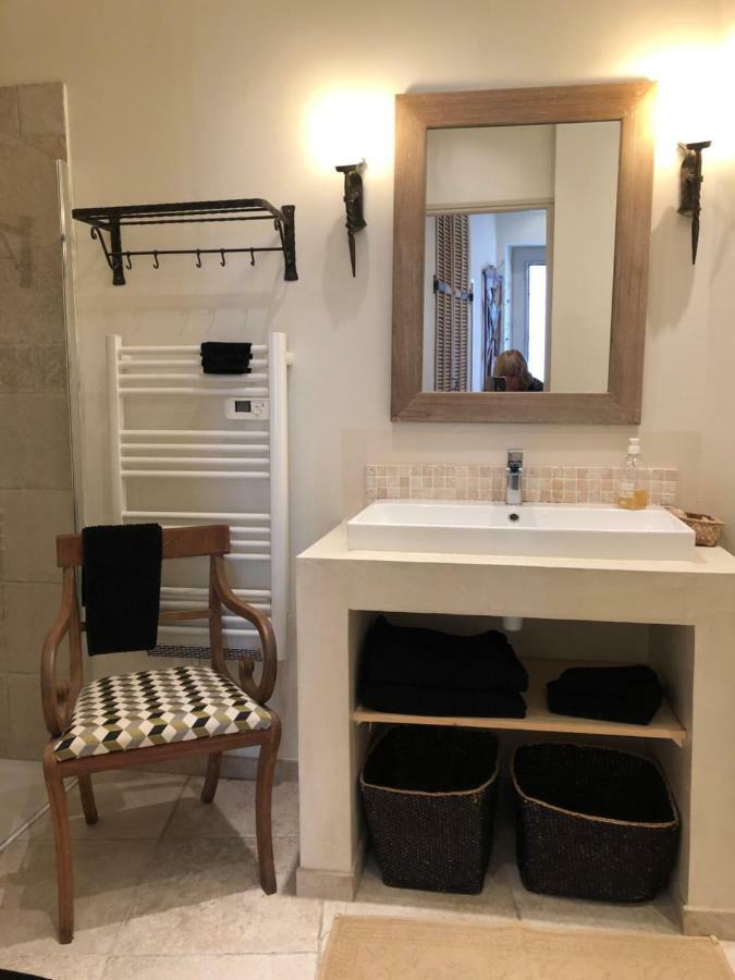 Sous Le Clocher Marseille Exterior photo